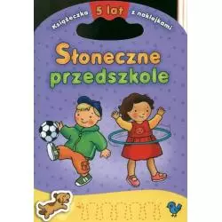 SŁONECZNE PRZESZKOLW KSIĄŻECZKA 5 LAT Z NAKLEJKAMI 