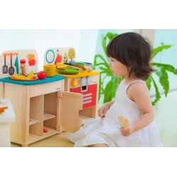 DREWNIANA KUCHNIA DO ZABAWY PLAN TOYS 2+ - Plan Toys