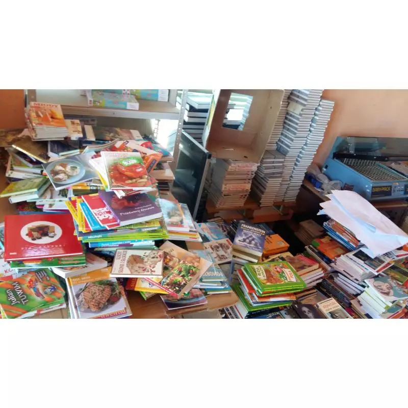 KSIĄŻKI NA WAGĘ MIX KOŃCÓWKI NAKŁADÓW, ZWROTY KONSUMENCKIE, KSIĄZKI Z EKSPOZYCJI