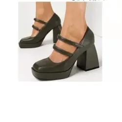 CIEMNOZIELONE PÓŁBUTY NA GEOMETRYCZNYM SŁUPKU ROZMIAR 38