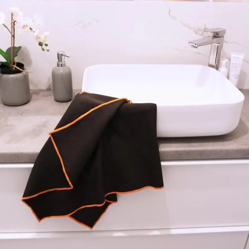 RĘCZNIK SZYBKOSCHNĄCY Z MIKROFIBRY 50 x 100 CM CZARNY GYMTRIC - Gymtric