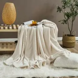 KOC NARZUTA Z MIKROFIBRY MONTE 200X220CM BIAŁY MIĘKKI I CIEPŁY