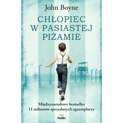 CHŁOPIEC W PASIASTEJ PIŻAMIE